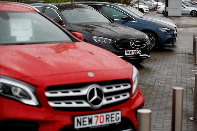 Doanh thu ôtô tại Anh trong năm 2022 thấp hơn 28,7% so với năm trước đó. Ảnh: Reuters.