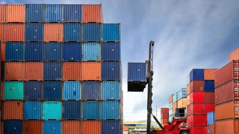 Ngành vận tải biển toàn cầu đang phải đối mặt với một vấn đề mới: Quá nhiều container