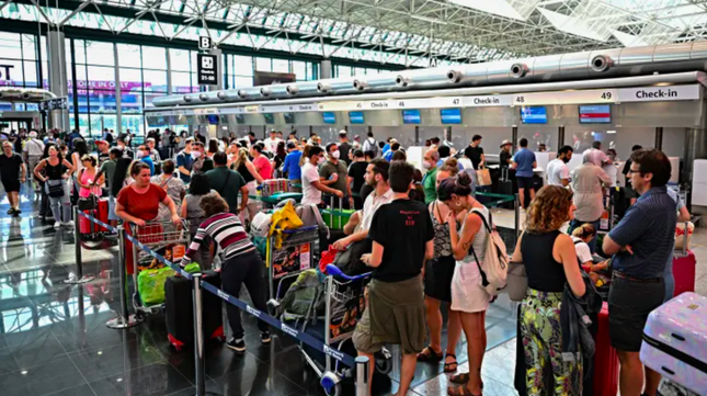 Dự kiến có 4 tỷ hành khách đi lại bằng đường hàng không trong năm 2023 (Ảnh: AFP/Getty).