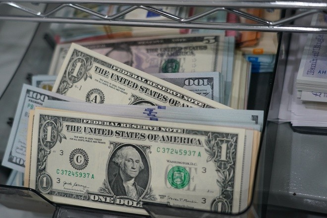 Nhiều quốc gia đang tìm cách thoát khỏi sự phụ thuộc vào đồng đôla Mỹ. Ảnh: Bloomberg.