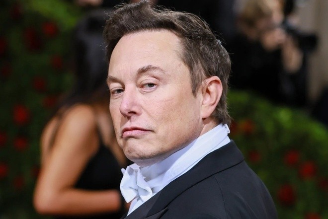 Tài sản của tỷ phú Elon Musk giảm mạnh nhất trong năm nay. Giá cổ phiếu Tesla đã giảm 60% trong năm nay, còn giá trị tài sản của Musk bốc hơi 115 tỷ USD. Ảnh: Reuters.