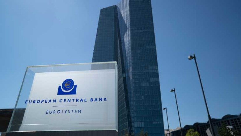 ECB kỳ vọng sẽ giữ các mức lãi suất cơ sở như hiện tại hoặc thấp hơn cho tới khi đạt được lạm phát mục tiêu trong trung hạn ổn định ở mức 2,0%.