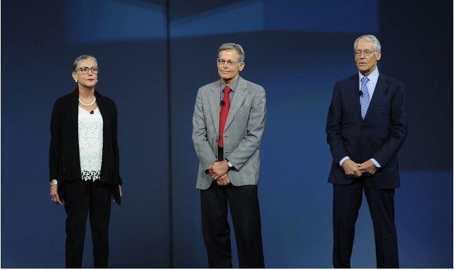 Từ trái qua: Alice, Jim và Rob Walton - Ảnh: Bloomberg.