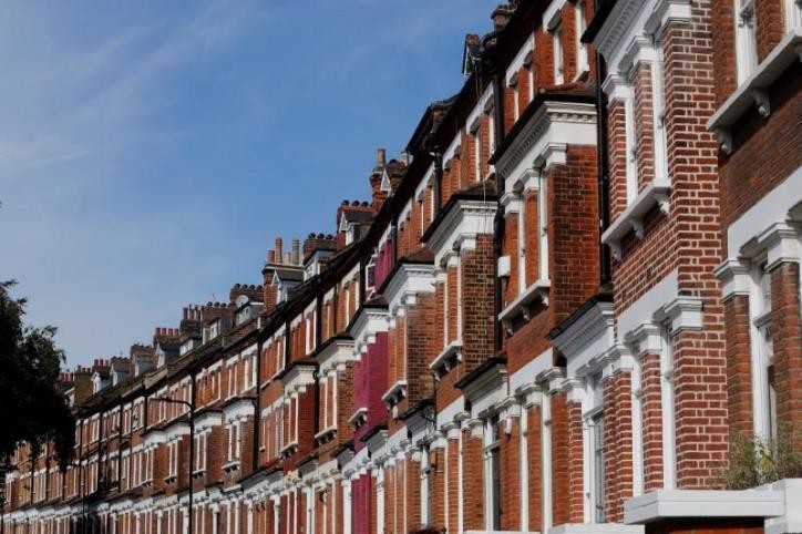 Lãi suất tăng ảnh hưởng đến thị trường nhà đất Anh. Ảnh minh họa: Reuters