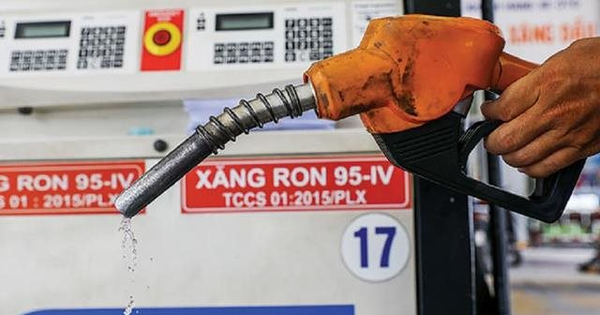 Giá xăng dầu tiếp tục tăng, dầu diesel tăng 1.800 đồng/lít