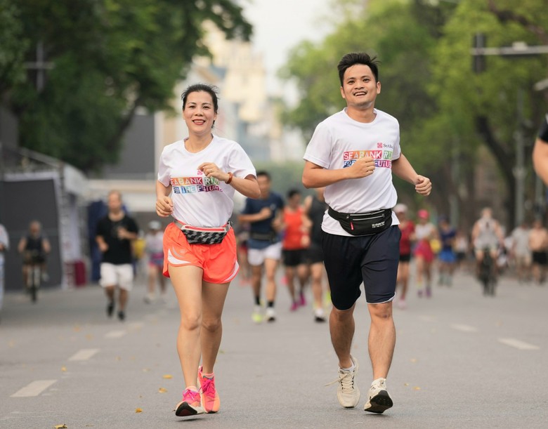 Gần 10.000 runner chung tay vì cộng đồng.
