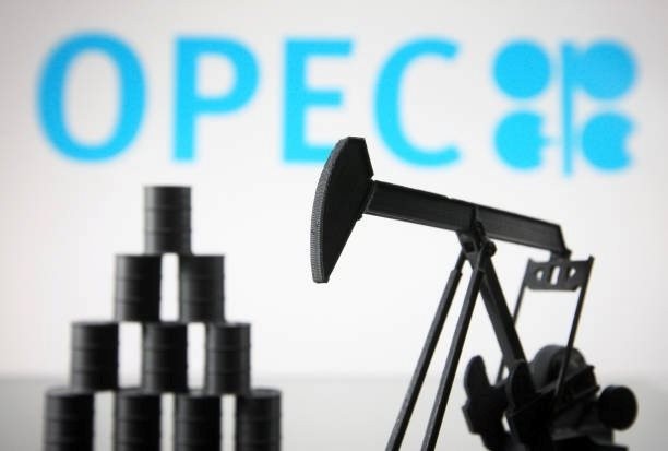 Nghịch lý OPEC: Cắt giảm sản lượng liên tục vẫn không điều tiết được giá dầu, nội bộ ngày càng lục đục