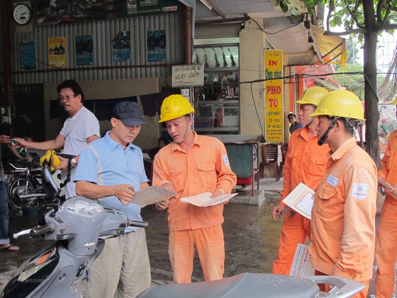 Thời gian qua, giá bán lẻ điện trong nước đã nhiều lần điều chỉnh tăng trong bối cảnh Tập đoàn điện lực Việt Nam liên tục báo lỗ. Ảnh minh họa.