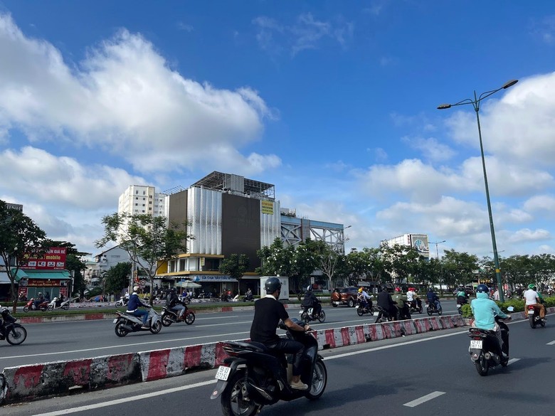Tòa văn phòng của Địa ốc Hoàng Cát trên đường Phạm Văn Đồng (TP.HCM) hiện đã trả lại mặt bằng.