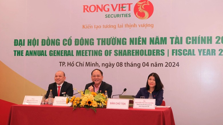 Chủ tọa ĐHĐCĐ thường niên của CTCP Chứng khoán Rồng Việt (VDS).