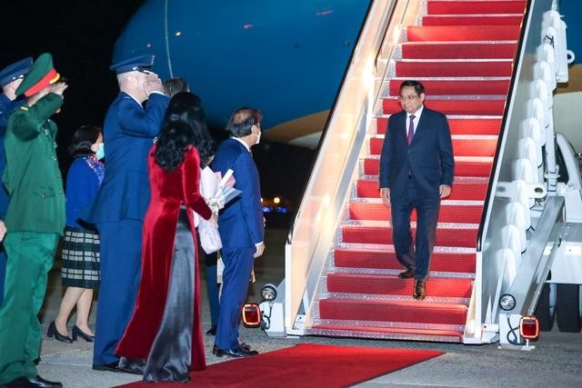 Rạng sáng 11/5 (giờ địa phương), Thủ tướng Phạm Minh Chính và Đoàn đại biểu Việt Nam đã đến Washington, bắt đầu chuyến công tác tham dự Hội nghị Cấp cao Đặc biệt ASEAN-Hoa Kỳ; thăm, làm việc tại Hoa Kỳ và Liên Hợp Quốc - Ảnh: VGP