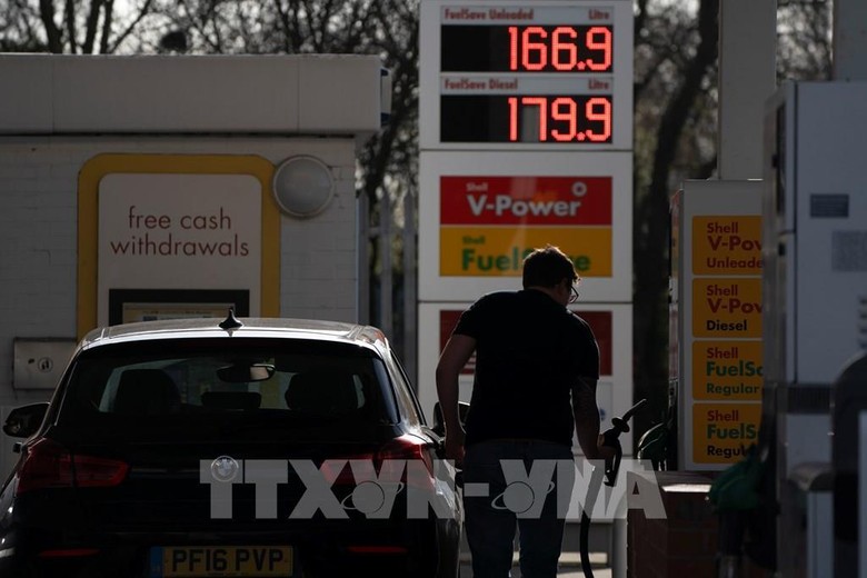 Một trạm bơm xăng tại Cheshire, Anh. Ảnh: THX/TTXVN