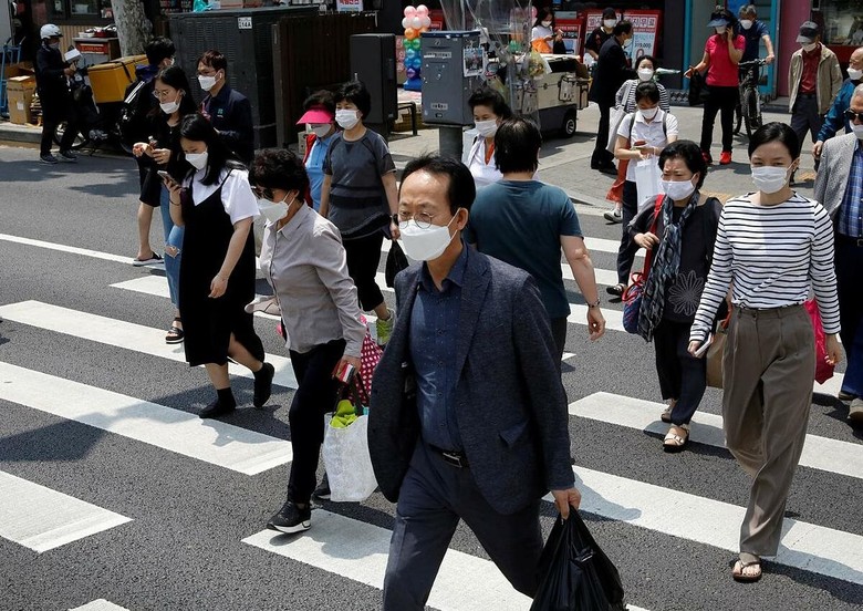Người Hàn Quốc phải “thắt lưng buộc bụng” do lo ngại nguy cơ suy thoái kinh tế kéo dài