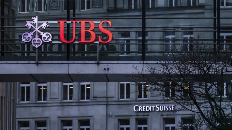 Thụy Sỹ sẽ điều tra vụ sáp nhập UBS - Credit Suisse
