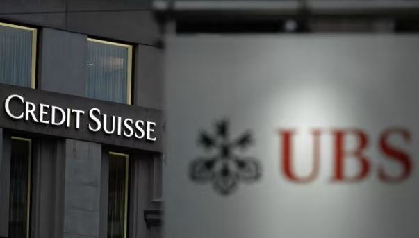 Anh chấp thuận thương vụ UBS mua lại Credit Suisse
