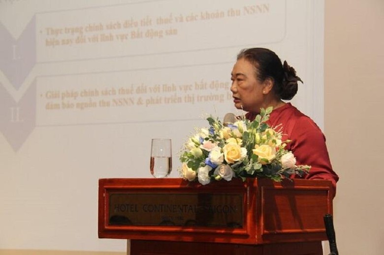 Bà Nguyễn Thị Cúc chia sẻ tại hội thảo