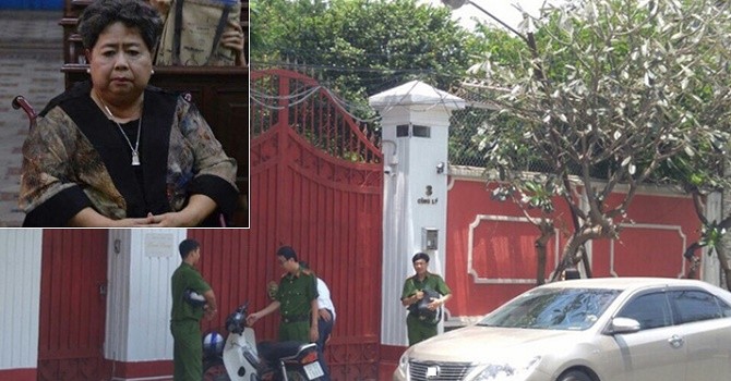 Cơ quan CSĐT Bộ Công an khám xét nhà và tống đạt quyết định khởi tố đối với bà Hứa Thị Phấn hồi tháng 3/2017.