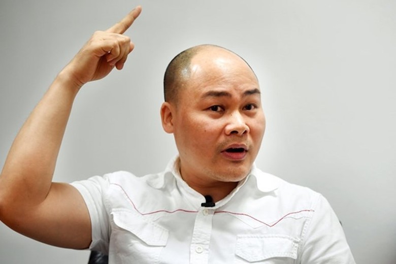CEO Nguyễn Tử Quảng nhấn mạnh những điểm mạnh công nghệ của tai nghe AirB Pro