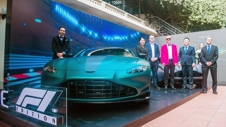 Siêu xe Aston Martin Vantage F1 Edition chính thức ra mắt tại nhà riêng của Đại sứ quán Anh, Hà Nội.