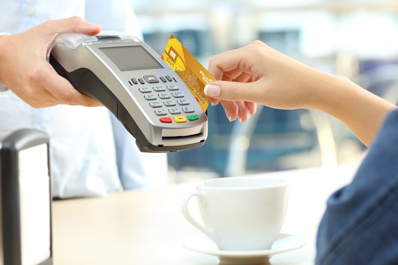 Với nhiều tính năng và tiện ích, thẻ tín dụng đang dần trở thành xu thế thanh toán hiện đại, thông minh