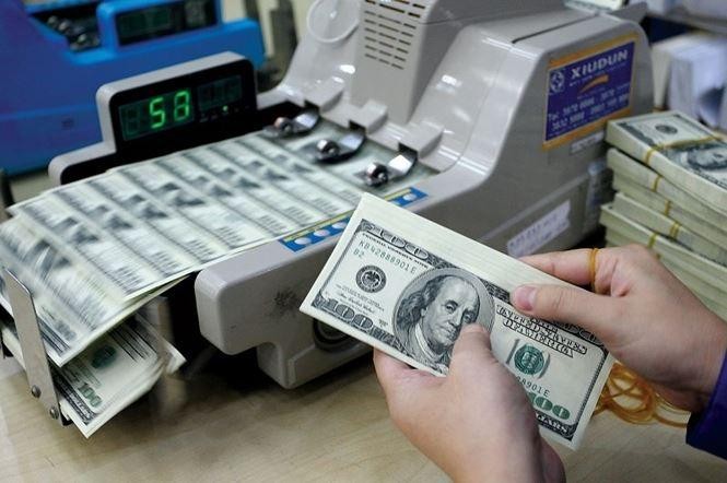 Trong tuần qua, Kho bạc Nhà nước đã mua 75 triệu USD từ các ngân hàng thương mại, tương đương khoảng 1.741 tỷ đồng được bơm vào hệ thống ngân hàng