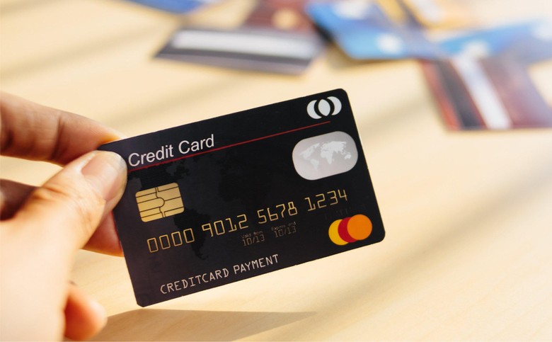 Một số khách hàng bị đối tượng xấu lợi dụng, lừa đảo thực hiện các giao dịch chi tiêu online nhằm chiếm đoạt hạn mức tiền trong tài khoản thẻ tín dụng (Hình minh họa).