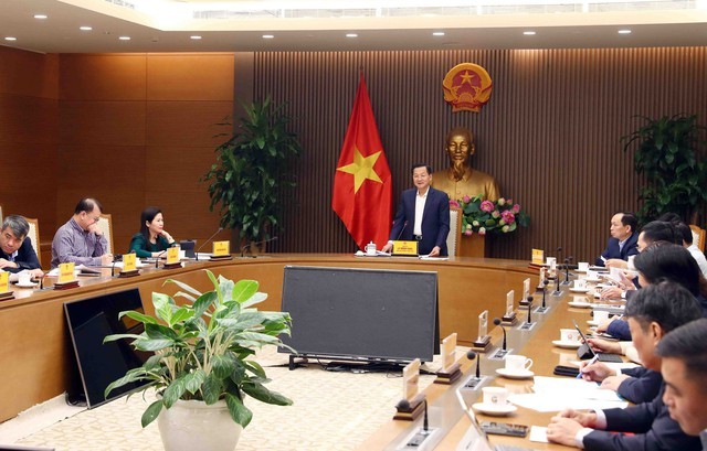 Phó Thủ tướng Chính phủ Lê Minh Khái chủ trì cuộc họp với về điều hành tăng trưởng tín dụng trong thời gian cuối năm 2023. Ảnh VGP.